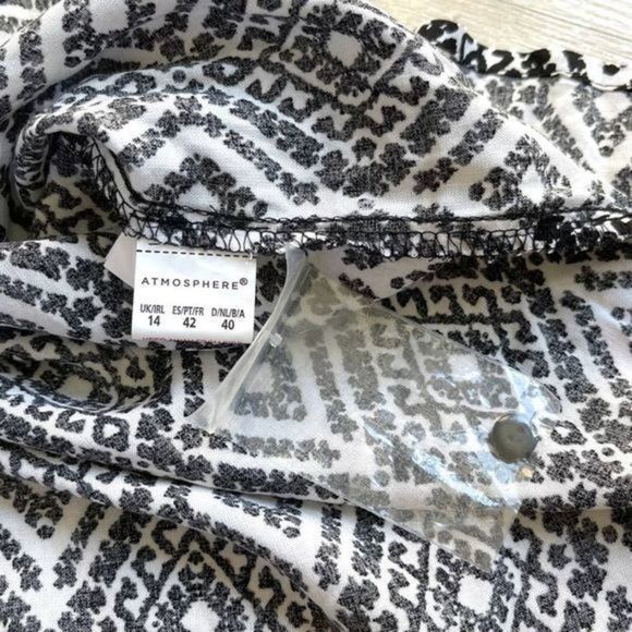 𝅺Atmosphere Ikat Print Cap Sleeve Top | Black/White Size 10‎ - Picture 5 of 9